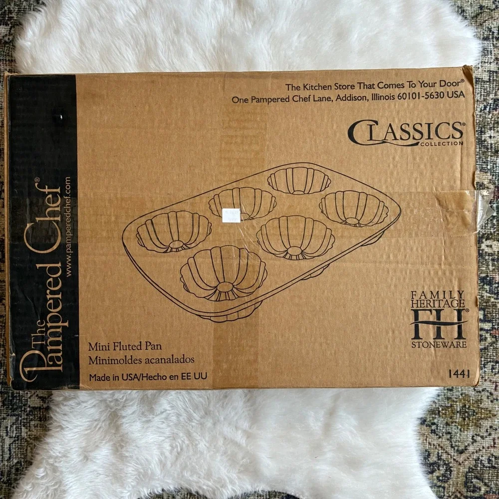 Pampered Chef Family Heritage Stoneware Mini Fluted Pan 1441 Classics Collection